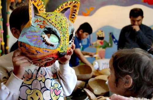 Elaboran máscaras para carnaval en honor de los árboles, el agua y la Tierra    