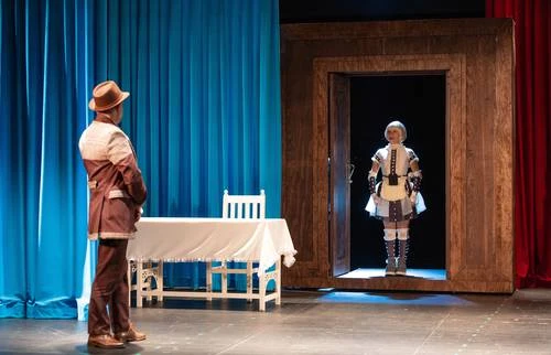 Obra analiza el honor y la tecnología como catalizadores de la vida social   