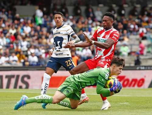 Pumas, con jóvenes, abrieron victoriosos frente al Necaxa   