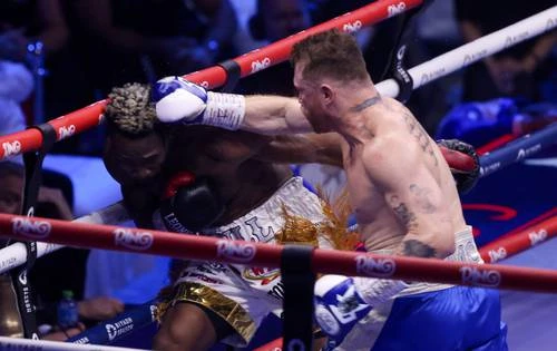 Canelo triunfa por decisión unánime frente a un escurridizo William Scull   