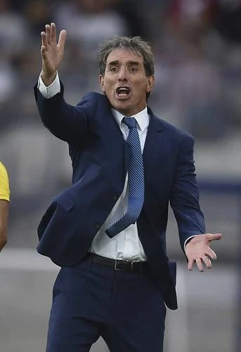 Pachuca confirma salida de Almada   