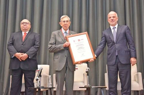 Reconocen ingenieros civiles a Cuauhtémoc Cárdenas   