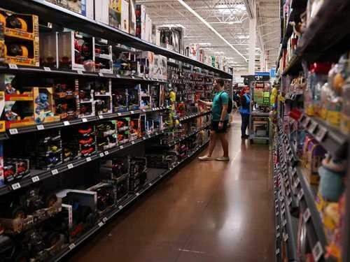 Trump advierte a Walmart: no suban precios por los aranceles, absorban el costo   
