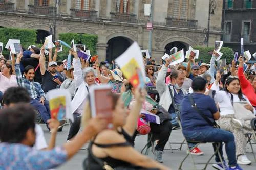 El primer Lectódromo convoca  a 10 mil personas en el Zócalo   