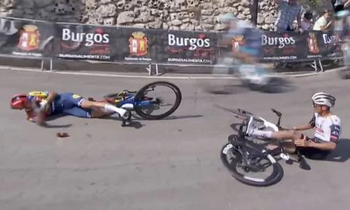 Isaac del Toro sufre aparatosa caída a 300 metros de la meta   