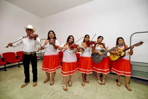 Poesía, camino para preservar los idiomas originarios   