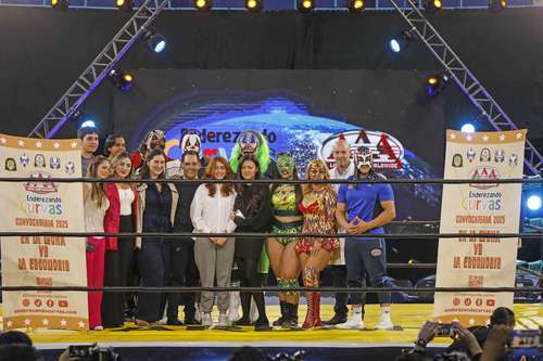 Lucha arriba y abajo del ring en favor de los niños   