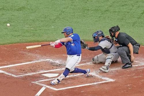 Alejandro Kirk pega par  de jonrones en paliza de Azulejos a los Yanquis   