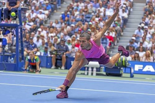 Carlos Alcaraz y Novak Djokovic se enfrentarán en semifinal del Abierto de EU   