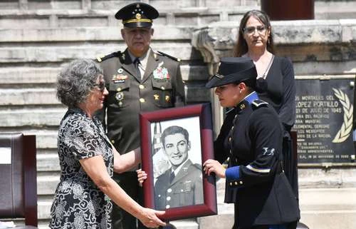 Julio Hernández López: Astillero   