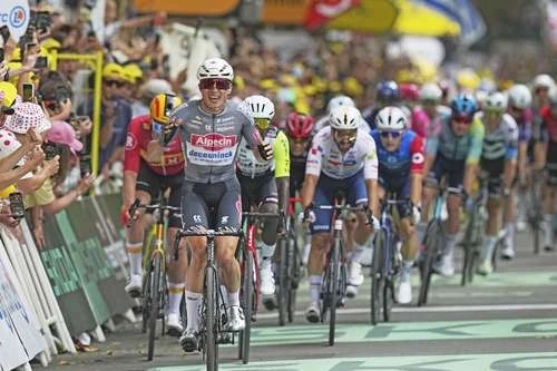 Arrancó el tour de Francia   