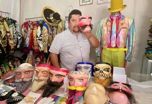 Desde hace 40 años, el taller de máscaras Fercho da vida a los carnavales del país   