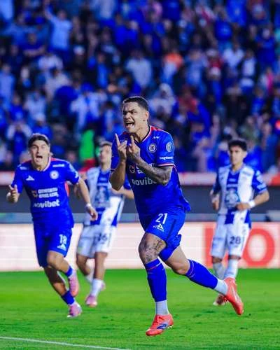 Los cementeros vencieron 1-0  al Pachuca y siguen invictos   