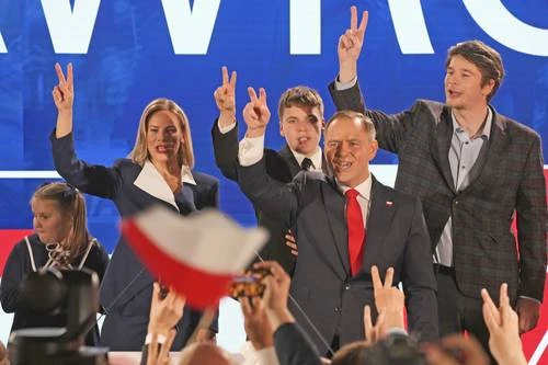 Perfilan ganador a Nawrocki en Polonia   
