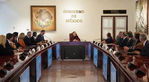 Otorgan a Sheinbaum Insignia de Oro por su liderazgo social   