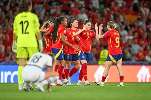 La roja, a semifinales   