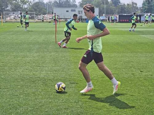Ruiz, Chávez y Mora, novedades en el Tricolor para la Copa Oro    