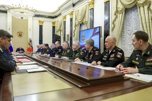 Reforzará Rusia su tríada nuclear de bombarderos, misiles y submarinos   