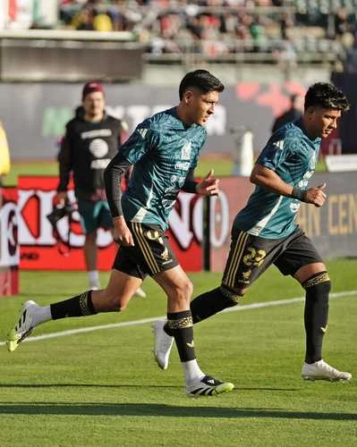 Lesión de Edson Álvarez enciende los focos rojos en el Tricolor   