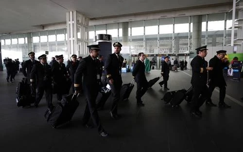 Rechazan propuestas de aumento en Aeroméxico y en Telmex   