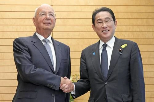Renuncia Klaus Schwab al Foro económico mundial   