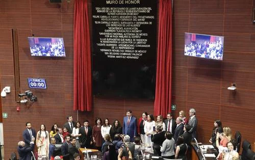 Ifigenia Martínez, al muro de honor de la cámara alta   