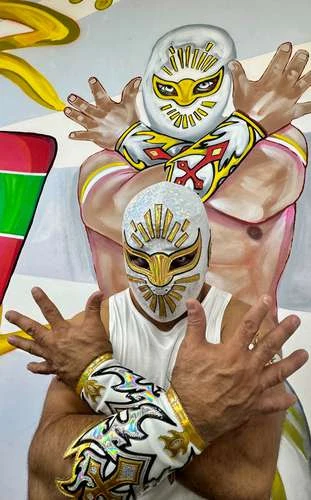 El luchador hace a la máscara, dice Místico    