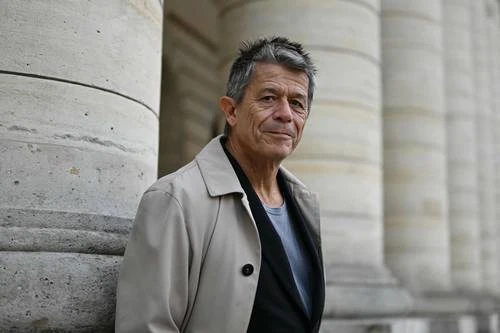 Emmanuel Carrère gana el premio Médicis con un libro sobre su madre   