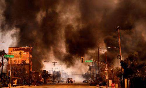 Cinco muertos y devastación en Los Ángeles por el fuego   