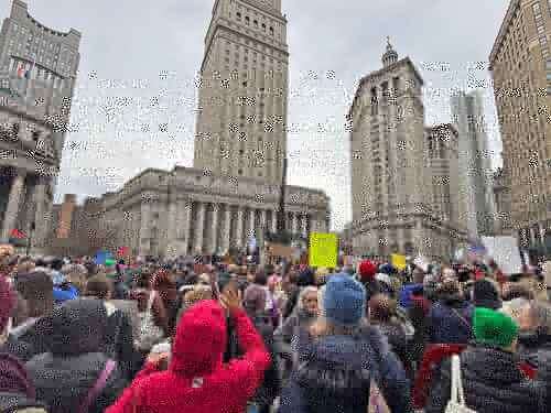 Marchan en EU miles contra Trump   