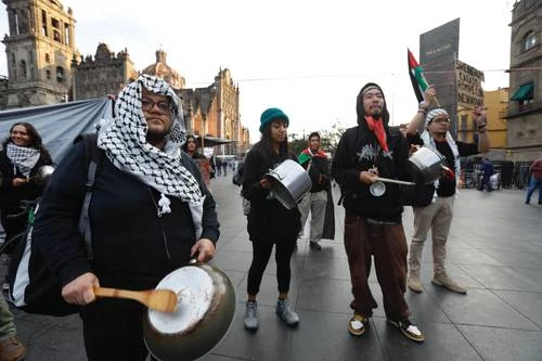 Cacerolazo frente a palacio contra el genocidio en Gaza   