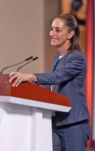 Pide Sheinbaum a la banca bajar tasas de interés   