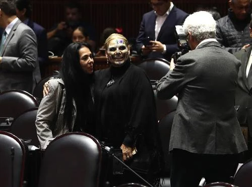 Entre acusaciones de corrupción, diputados avalan la cuenta 2023   