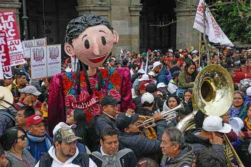 Celebran en calles y avenidas del Centro 100 días de la 4T   