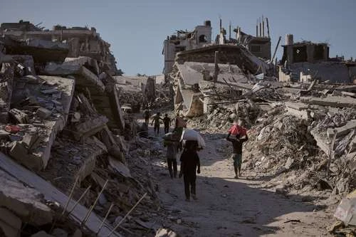 Hay explosivos sin detonar y Gaza es sólo escombros: Hamas   