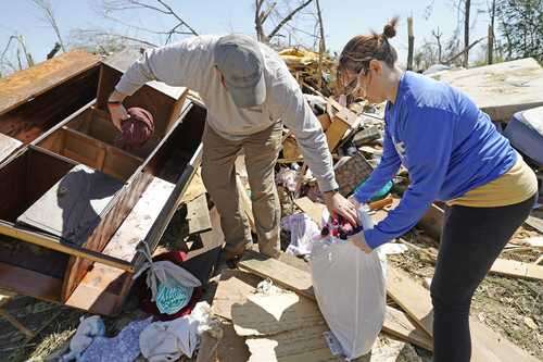 Tornados en EU cobran 37 vidas   