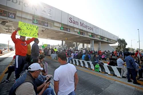 Maestros de la CNTE dan vía libre por 5 horas en tres casetas   