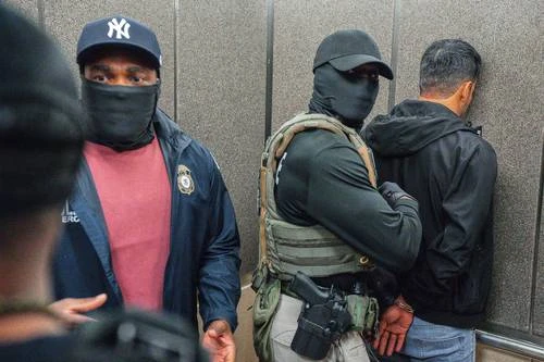 EU envía a África a 5 migrantes condenados   