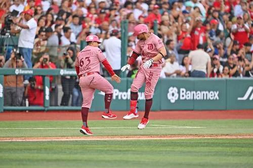 Diablos Rojos apalean 17-6  a Pericos de Puebla; en dos juegos anotaron 38 carreras    