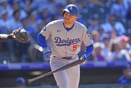 Dodgers vencen 9-5 a Rockies; Freeman comanda la victoria   