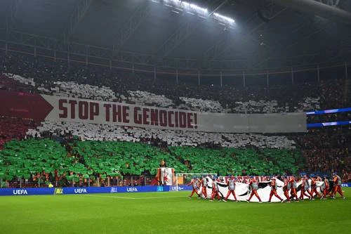 Afición del Galatasaray protesta por el genocidio contra palestinos   