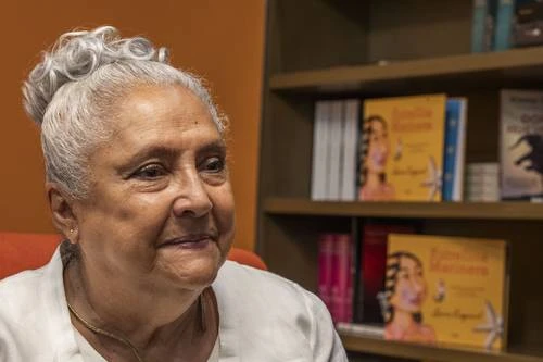 “Cuando los niños leen, ejercitan un poder que cambia su mundo”: Laura Esquivel   