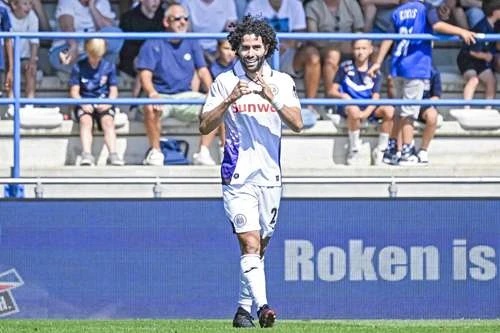 El Chino Huerta anota en Bélgica; Santi Giménez brinda asistencia   