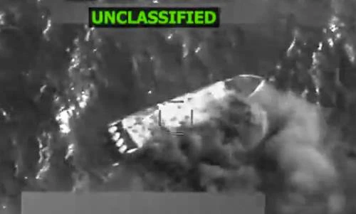 Bombardea EU otra lancha  en el Pacífico; analiza Trump opciones bélicas en Venezuela   