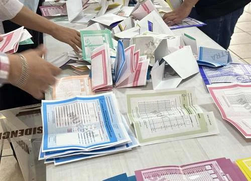 Van el INE y la Fisel contra la “operación acordeón”   