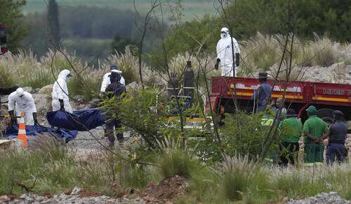 Concluye en Sudáfrica rescate de mineros que laboraban de manera ilegal; hay 78 muertos   