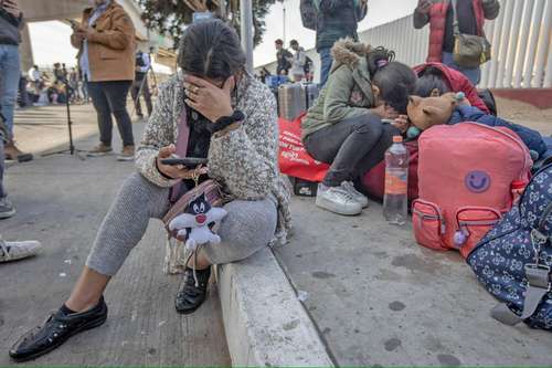 Con los dedos en la puerta, cierran entrada a migrantes   