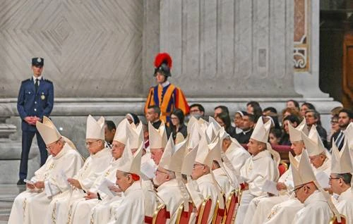 Terminan los nueve días de duelo por el Papa en el Vaticano   