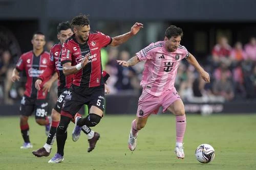 Pumas salva el triunfo y Atlas cae ante el Inter de Messi   