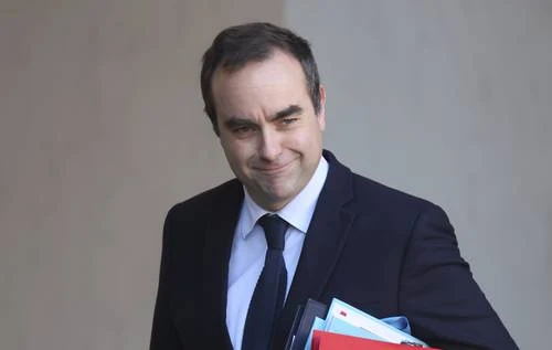 Macron nombra a ex titular de Defensa como primer ministro   